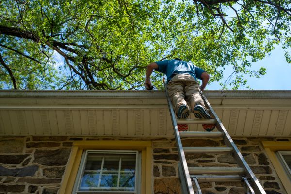 Industrial Gutter Cleaning in Gilbert